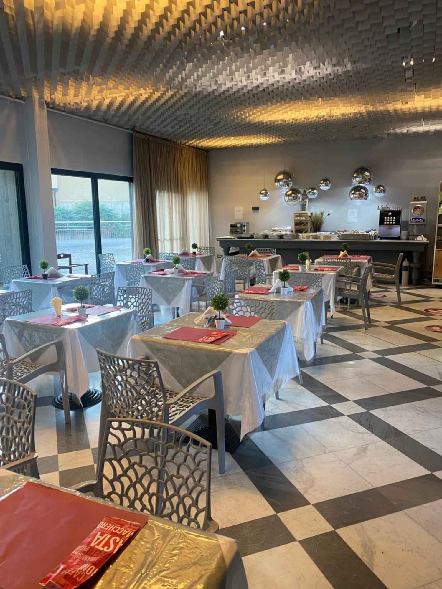 Hotel Forum SantʼIlario dʼEnza Esterno foto