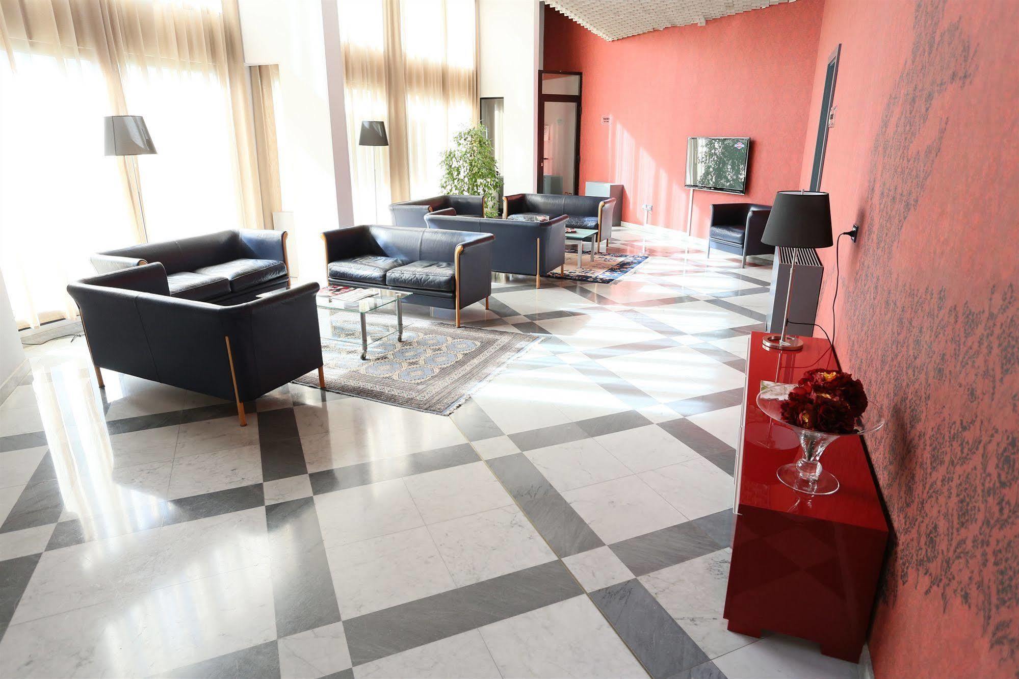 Hotel Forum SantʼIlario dʼEnza Esterno foto